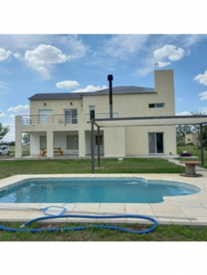 casa completa con piscina en barrio privado en dolares